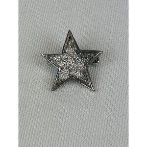 Vintage Star Shaped Silver Tone Brooch Pin Badge Textured Flare